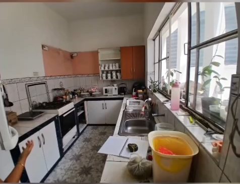 Cocina antes de la remodelación, durante la toma de medidas
